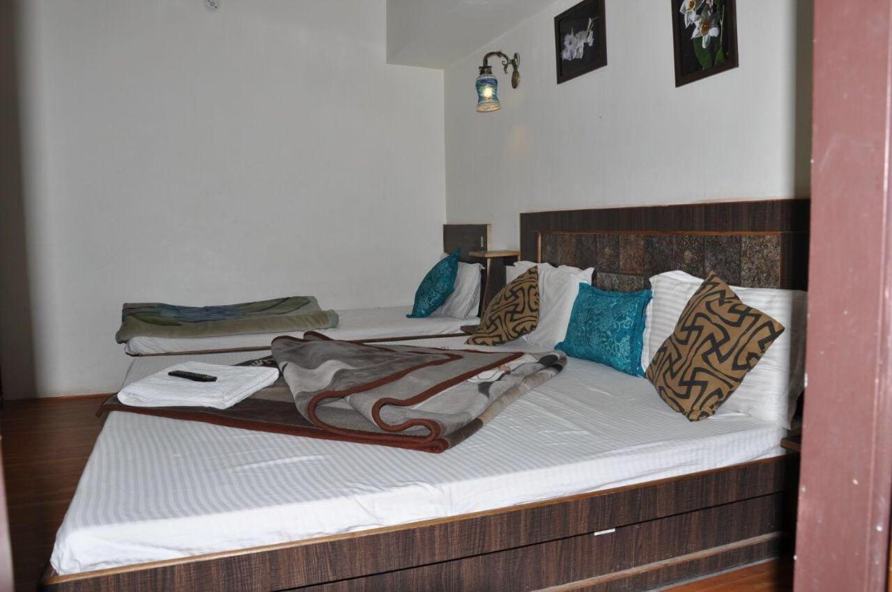Hotel Ahuja Nainital Kültér fotó